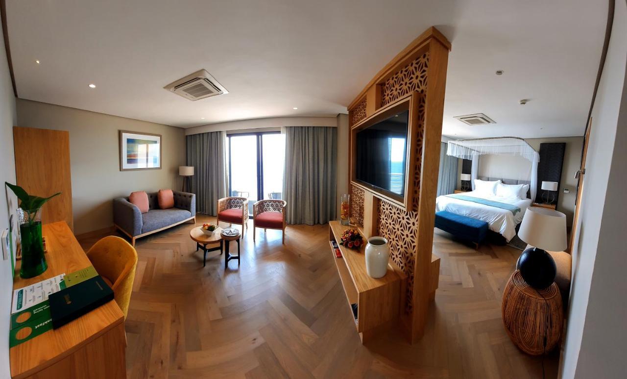 Отель Sunbird Waterfront Salima Экстерьер фото