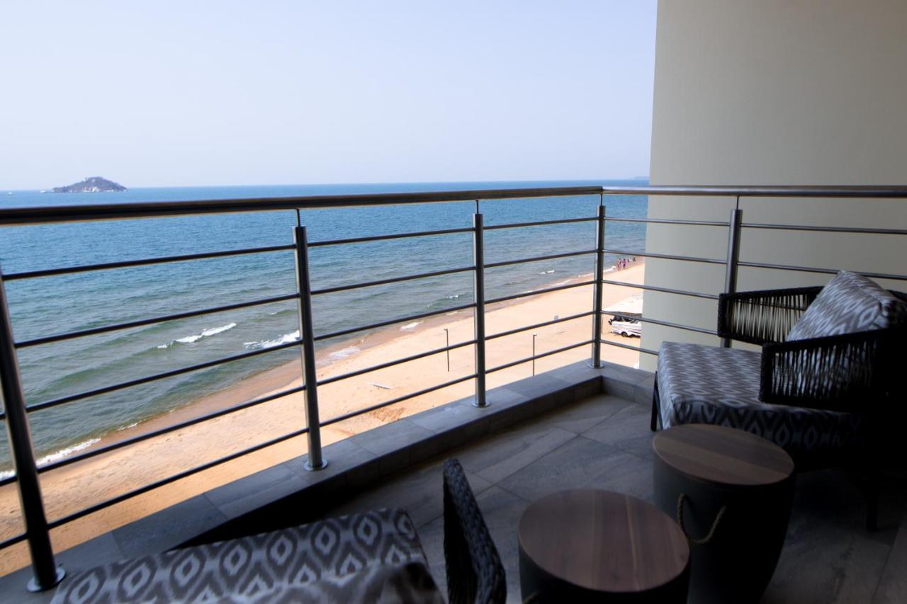 Отель Sunbird Waterfront Salima Экстерьер фото