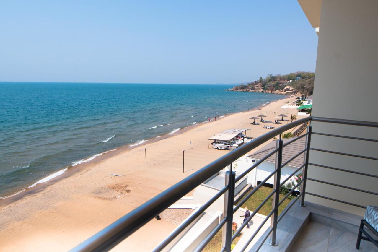 Отель Sunbird Waterfront Salima Экстерьер фото